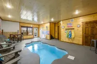 Indoor Pool, BunkRoom, Hot Tub, 1.5 Mile to Strip