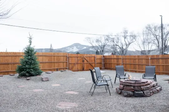 Relaxing Stoney Cottage- Air Conditioning and Gas Fire Pit.