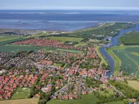 Dreams under a thatched roof, terrace, WLAN, beach chair on the family beach free of charge Hotels in Hooksiel
