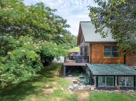 Secluded 5 BR Modern Cabin, 120 acres.  New River  Trail, Claytor Lake, VA tech