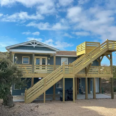 Outer Banks Haven: Pet-Friendly, Walk-to-Beach, EV Charging, Updated Kitchen