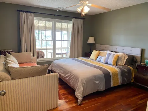 Beautiful Mid-Lake Waterfront Home ~ Pets ~ Dock
