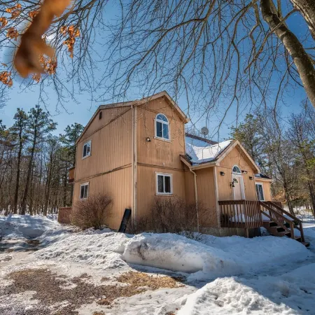 Inn Kognito 4 Modern Farmhouse, Fireplace, HOT TUB, Sauna, Fire Pit, game room