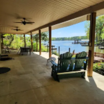 Escape to tranquility at Badin Lake