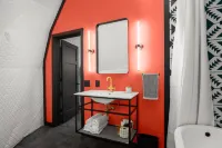 Hill Country Glamping Dome w/Hot Tub, Gym, Sauna & Cold Plunge