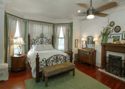 In The Heart of Apalachicola~Walk Everywhere~Autumn Moon Suite~Majestic Jewel John Gorrie State Museum附近的飯店