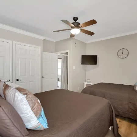 Upscale Escape on Lake Conroe in April Soundon Lake Time” 3-2 on First Floor!