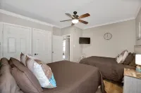 Upscale Escape on Lake Conroe in April Soundon Lake Time” 3-2 on First Floor! - Homestays