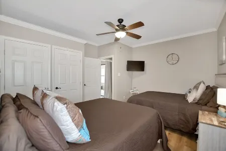 Upscale Escape on Lake Conroe in April Soundon Lake Time” 3-2 on First Floor!