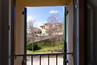 AT WOLF HOUSE, ELEGANT PANORAMIC HOUSE Hotels in Cison di Valmarino