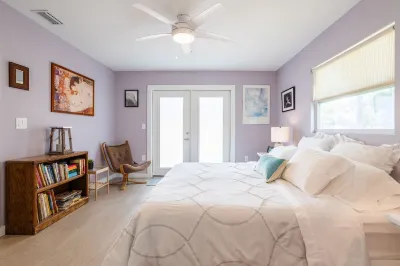 DT home 10 min. drive from beach Hotels near Ringling College of Art and Design