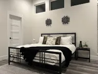 Modern Townhome- downtown Coeur d'Alene- minutes to waterfront restaurants shops Hotels in Kootenai County