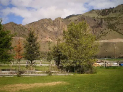 Trapper Cabin, Greyhouse Inn Vacation Rentals Hotels in Lemhi County