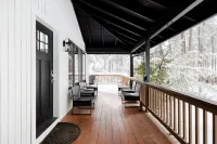 Luxury Cabin, Game Room, Firepit, Deck w/Mtn View, Trailer Parking & Family Time