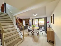 Newly Renovated Townhome near Marietta Square, 2 King Beds