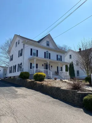 Beautiful Large Home in Westerly walking distance to downtown !!