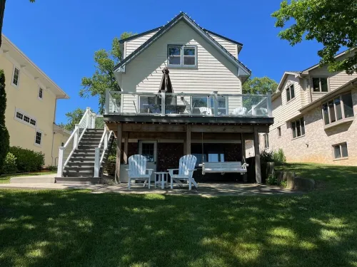 Pewaukee Lake House Rental: 4 Bedrooms, 2.5 Baths, Pier, Pontoon,Family Friendly Hotels in Pewaukee