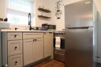 COZY LAKE & SKI HOME FOR FAMILY OF 5 - BRING YOUR DOG!