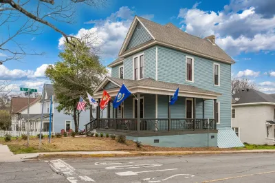 The Patriot House- A Historic All American Experience- Conveniently Located @UAB
