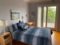 NEW LISTING - Newly Renovated Beach Home - Short Walk to Beach and Town