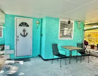 Charming Longboat Key Bungalow with Beach Access Minutes away…