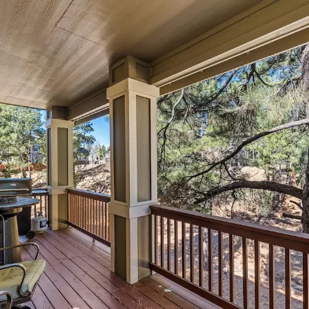 2 BR 2.5 BTH + loft - Central, A/C & Spacious!