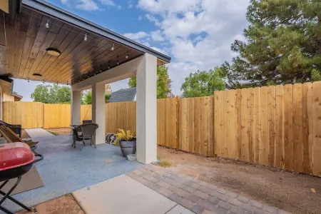 Sophisticated 4-Bedroom Getaway in Gilbert