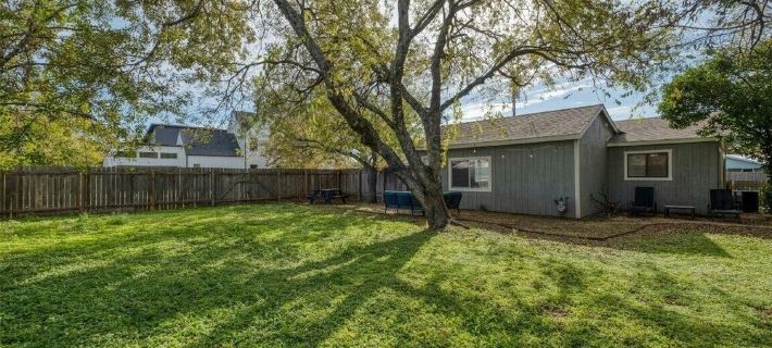 Fully-Stocked Home with Cowboy Pool & Luxury Beds Hotels in Georgetown