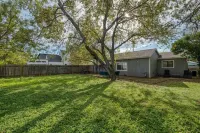 Fully-Stocked Home with Cowboy Pool & Luxury Beds - プール