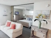 FABOULOUS PENTHOUSE, ESTERO BEACH & TENNIS! ON THE BEACH! EVERYTHING IS NEW!!! Estero Island 주변 호텔