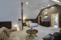 Secluded modern log cabin with picturesque private water fall on 12 acres!
