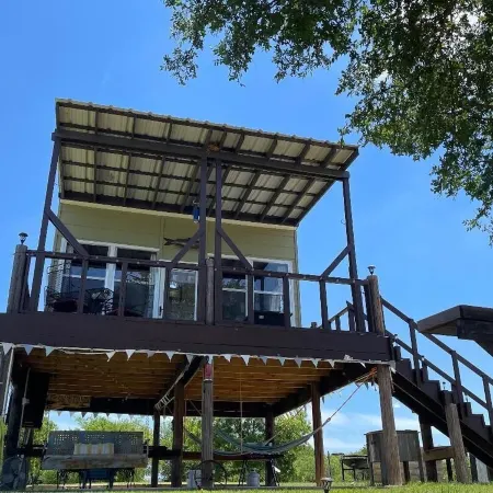 Romantic Riverfront Retreat