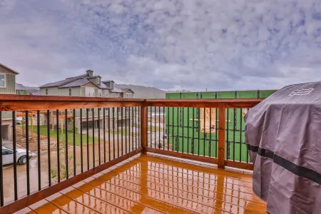 Razorback Getaway Close to University! Отели рядом с достопримечательностью «Арканзас Эр энд Милитари Музеум»