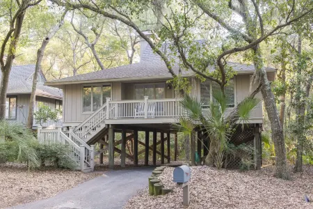 Pets Ok, Bikes Included,(4), Walking Distance To Beach And Pool, Sleeps 7