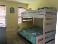 Great Rate/Pet Friendly/Panoramic view of the sound, walk to the beach.