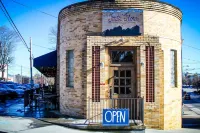 Historic Downtown Morganton Loft  w/ Original 1900's Charm/Walk/Shop/Dine