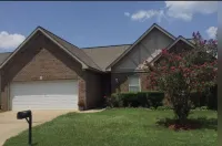 Tuscaloosa Clean, Safe & Stylish House, Minutes from UA and Downtown