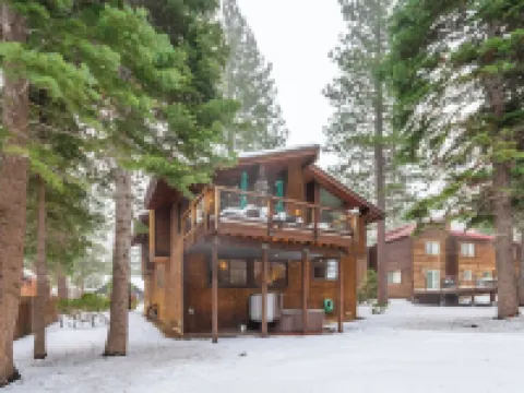 Roundridge Retreat - Dollar Point - Hot Tub - 2 Decks - BBQ - Fireplace Hotels in Dollar Point