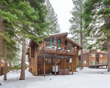 Roundridge Retreat - Dollar Point - Hot Tub - 2 Decks - BBQ - Fireplace Hotels in Dollar Point