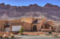 Family Friendly, 2 King Beds, Main Flr Mstr, Great Views, Pool-seasonal & Spa.