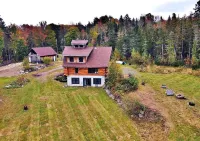 Central yet quiet Log Cabin on 4 acres with laundry, kitchen, bathroom and sauna