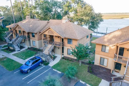 Gorgeous Waterfront Battery Creek Retreat