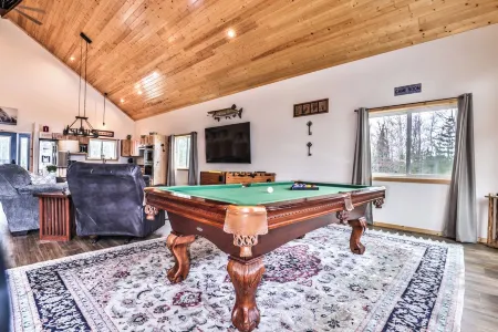 Luxury Eagle River Chain Home- Trail access, Free Firewood, & High Speed WIFI!
