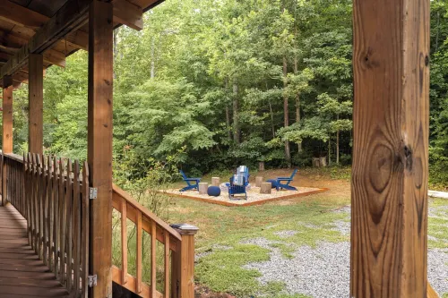 Shenandoah Log Cabin *Hot Tub Indoor Fireplace*
