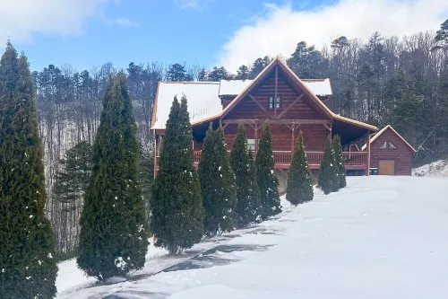 Huge Mountain Estate,Blue Ridge View, Sleeps 18, Hot Tub, Deck, & Game Room