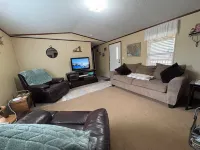 Super clean 7 mile from downtown Newberry safe quiet home Best Deal Around