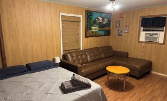 “Historic Route 66 Cabin in Downtown Ocala”