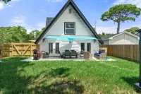 Coastal family gaming retreat with pool table, hot tub, arcades - pet welcome