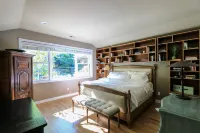 "Charming 3 Br Old Town Retreat. Steps from Historic Main Street"