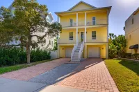 "CHATEAU du SOLEIL" SINGLE Family Home 1-1/2 Blocks to Beach